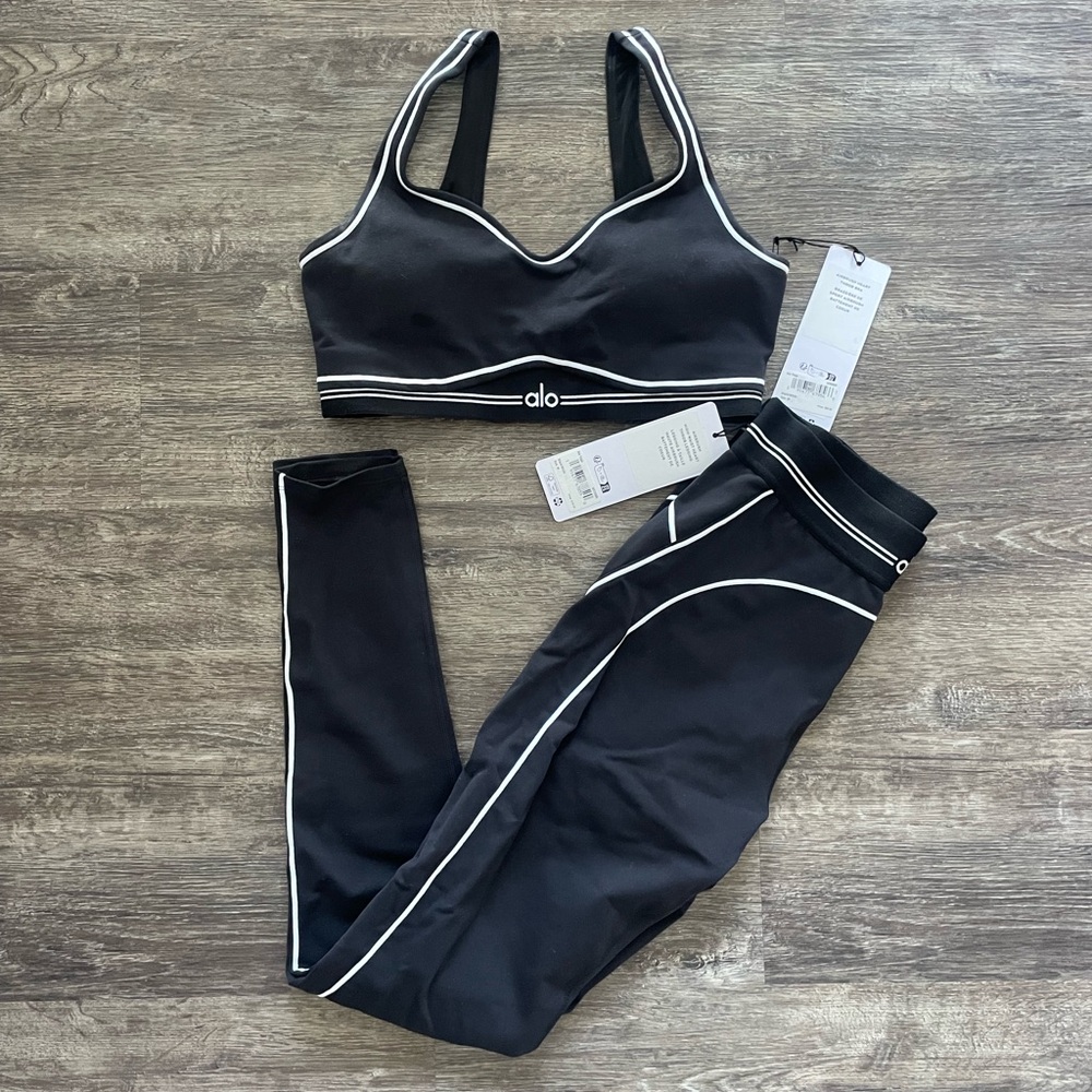 NWT ALO Yoga Airbrush Heart Throb Set size medium